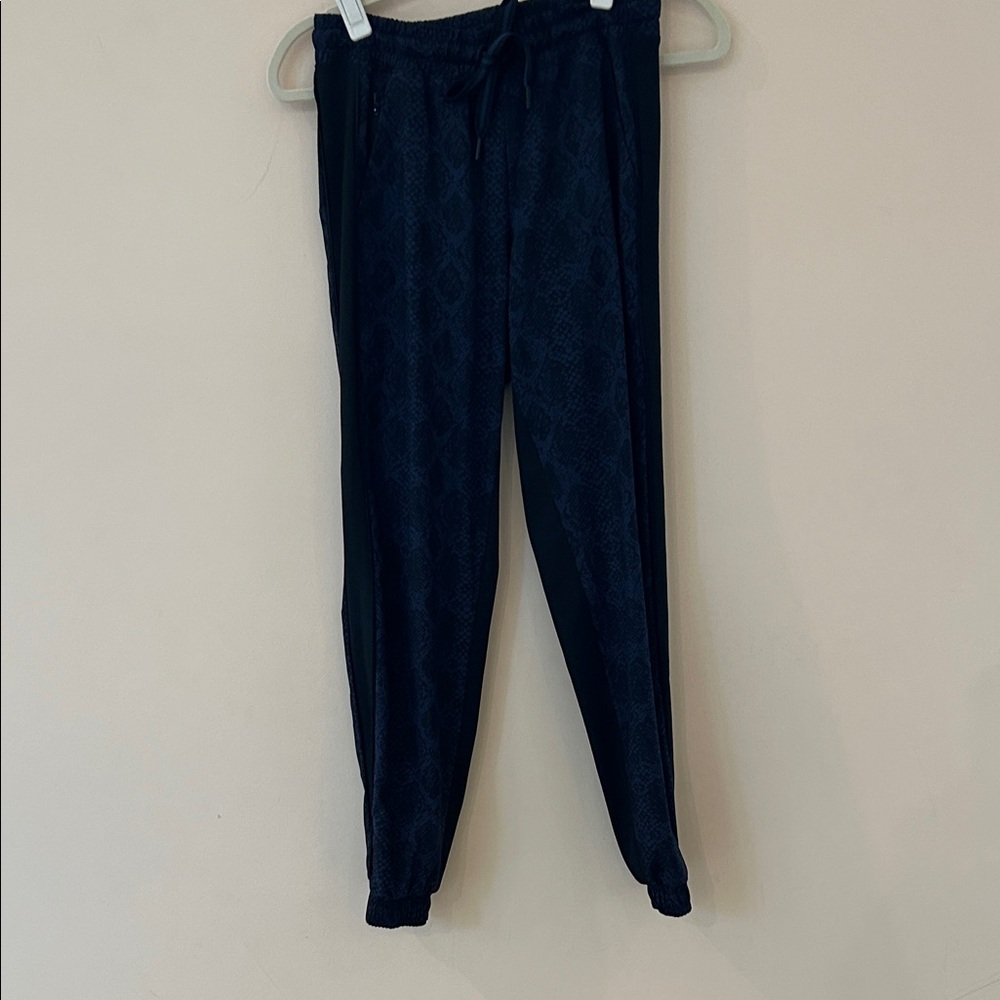 Athleta drawstring pants with 2 back pockets and side zipper pocket in front.